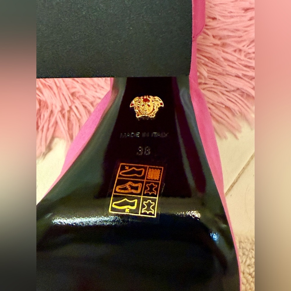 SOLD NWT VERSACE Barbie Medusa Satin D’Orsay Platform Pumps Pink 38/US 7.5 - Picture 12 of 13